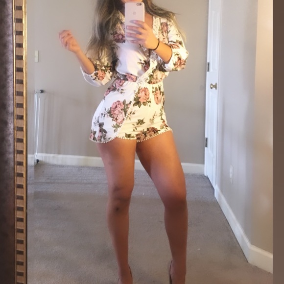 Flower print Romper - Picture 2 of 7